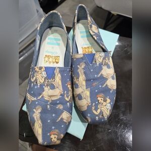 Toms Disney Snow White shoes size 9 Used with box In Great Condition